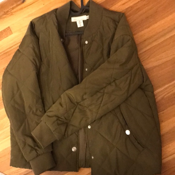 🔥3 for $30🔥Quilted olive green bomber jacket - Picture 1 of 4